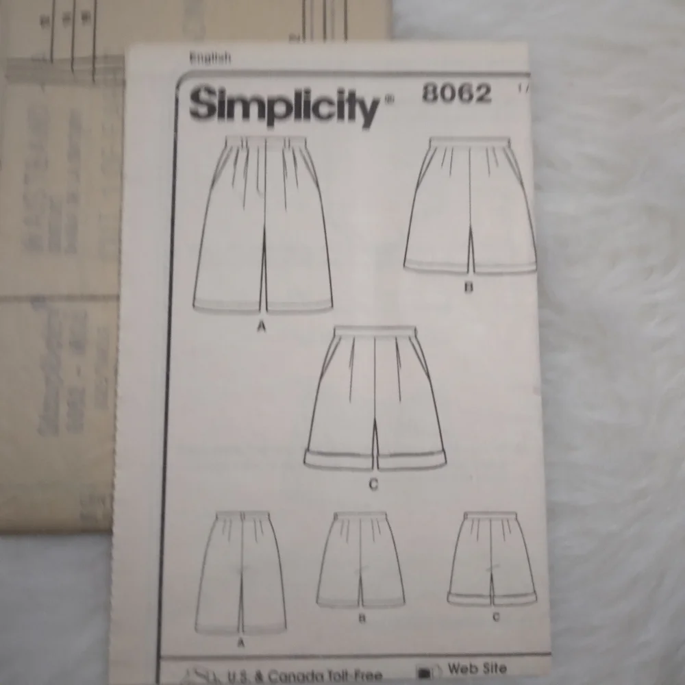 SIMPLICITY 8062 SZ 12-16 Simply The Best Shorts, Single Or Double Pleat, Or Dart